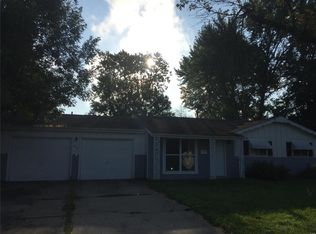 910 Jacobs Ln, O'Fallon, MO 63366