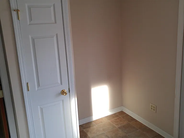 1736 N Irving St — Photo 4