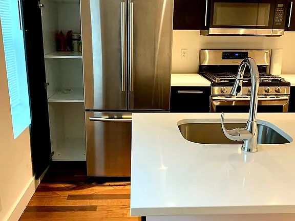 3rd image of 1007 S Kenwood Ave #1