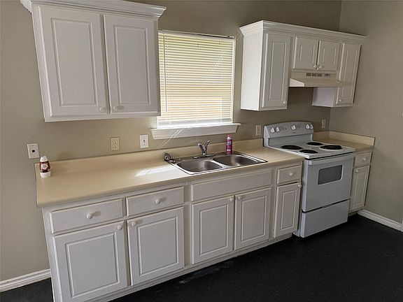 5th image of 9819 Alcanterra Dr