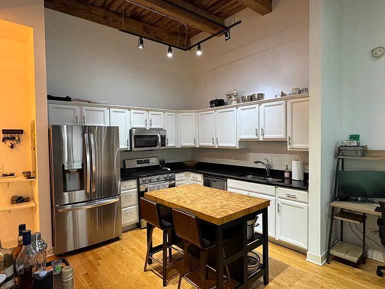 1050 W Hubbard St #2C — Photo 4