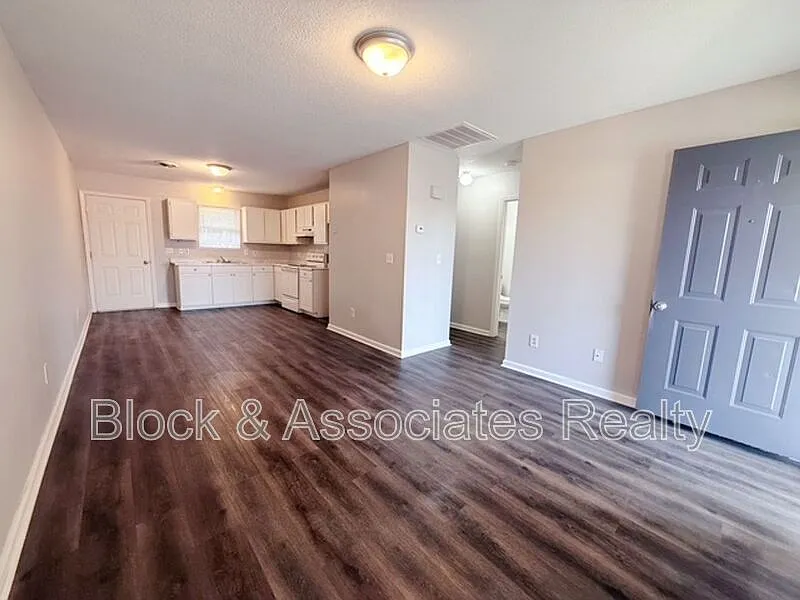 Building Photo - 309 Ingram St #D