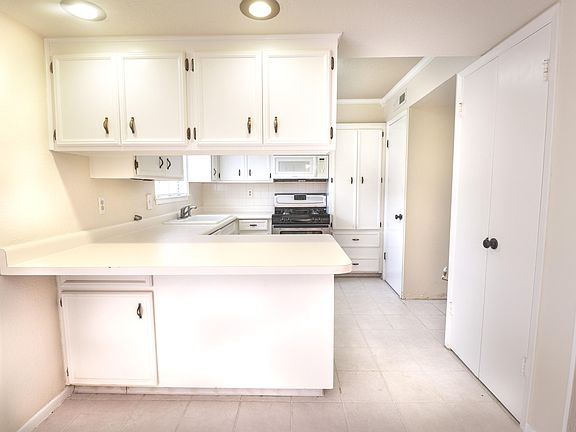 2nd image of 500 Thunderbird Dr APT 100