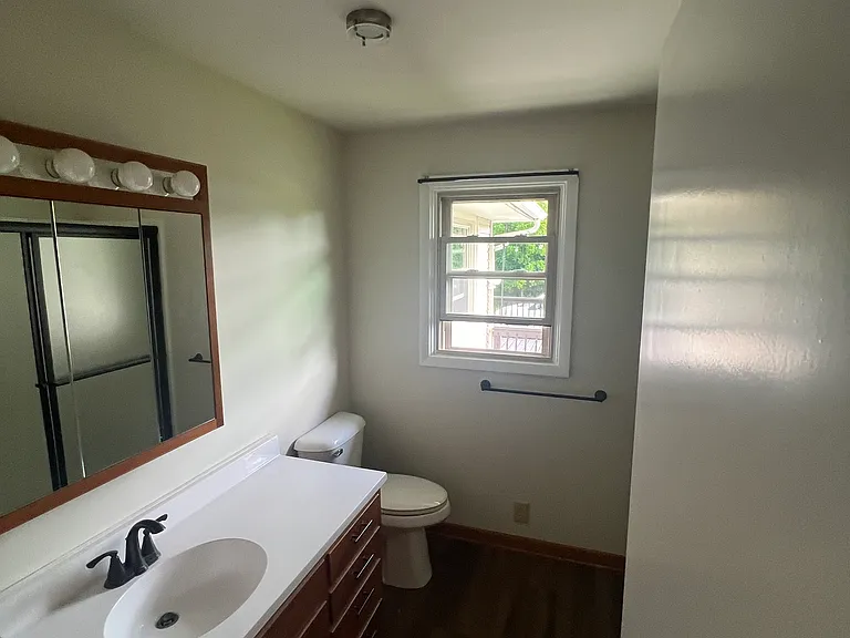 Upper-Level Bath