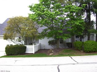 2069 Saxony Dr, Akron, OH