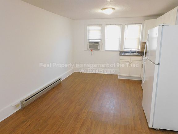 3rd image of 810 Brent St #B