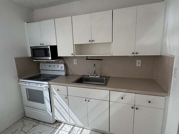 4th image of 720 W 16th St #11480789