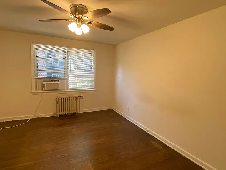 Jericho Manor Apartments — Photo 7