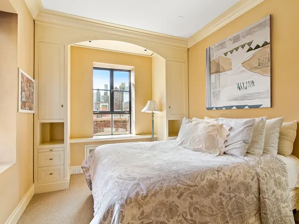 333 East 68th Street image 15 of 20