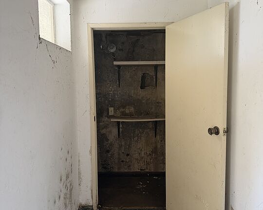 3rd image of 3713 Roberta St