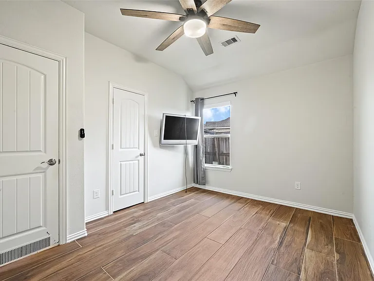8934 English Manor Dr — Photo 23