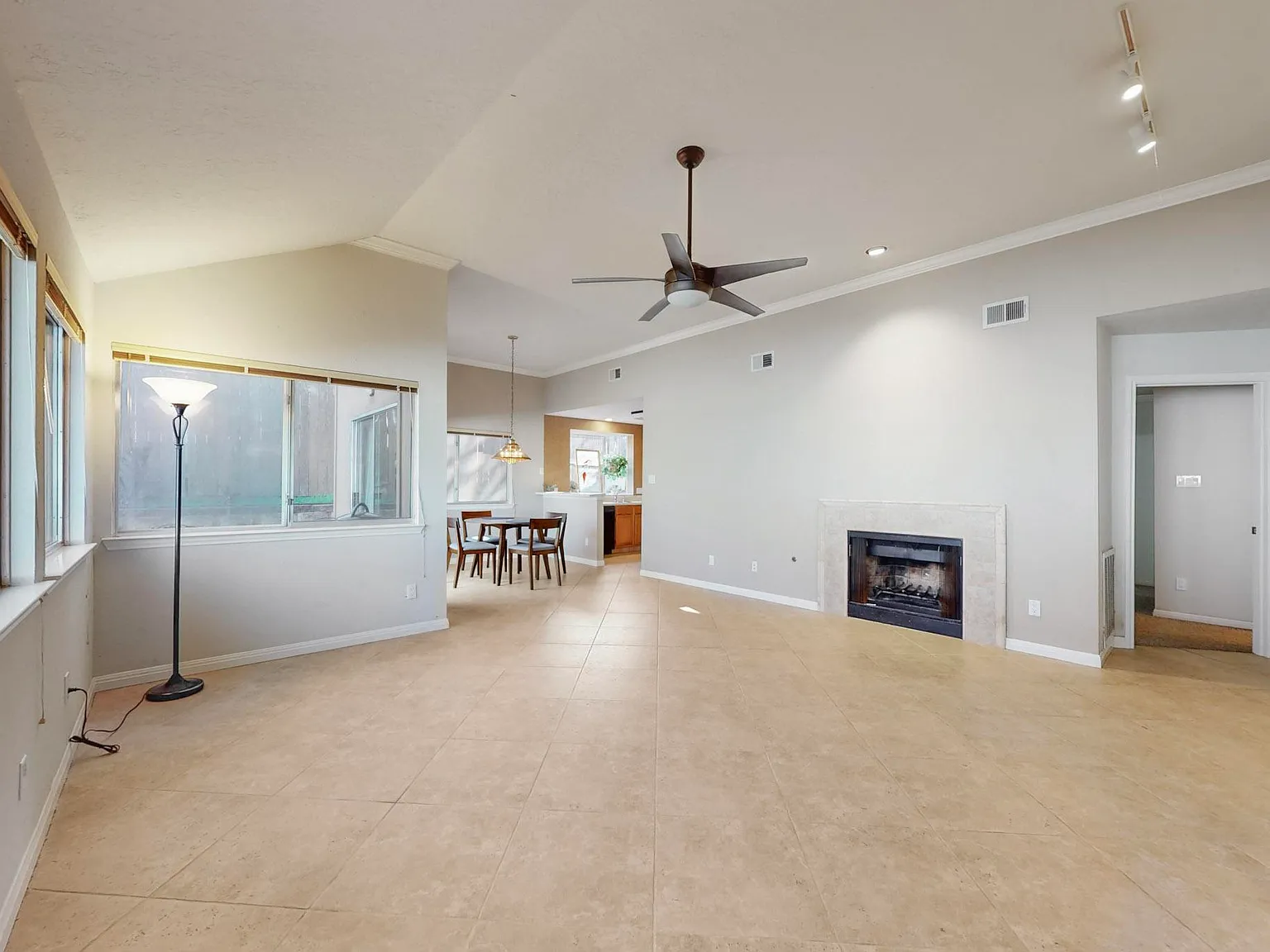 5205 Summer Drive — Photo 3