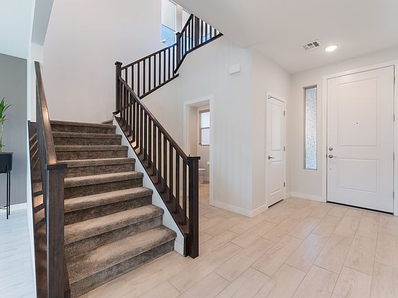 5th image of 717 Emerson Creek Ct