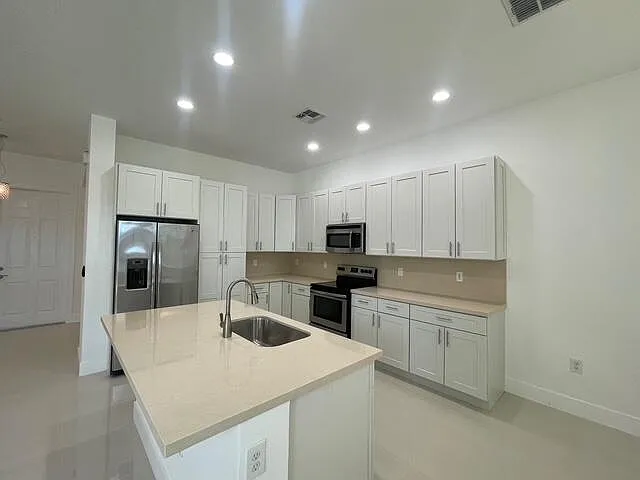 4 bed, 3.0 bath, $3,800 — Photo 3