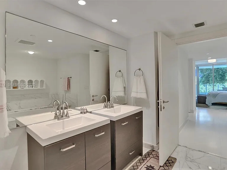2627 S Bayshore Dr #506 — Photo 33