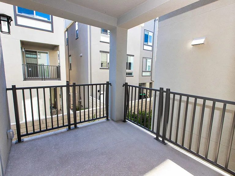 1625 Hampton Dr — Photo 31