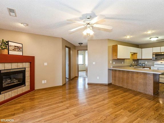 3rd image of 560 Augusta Cir APT 9