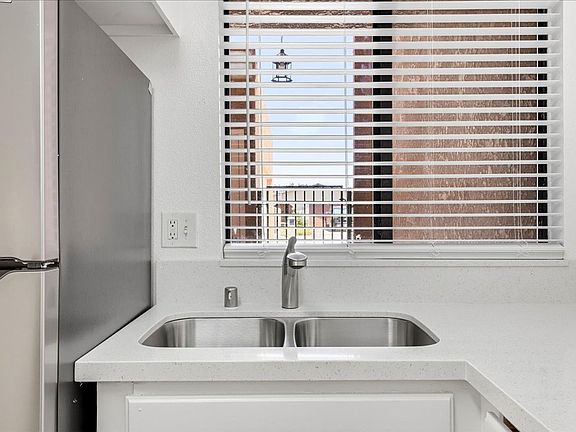 5th image of 31601 Avenida Maravilla #1