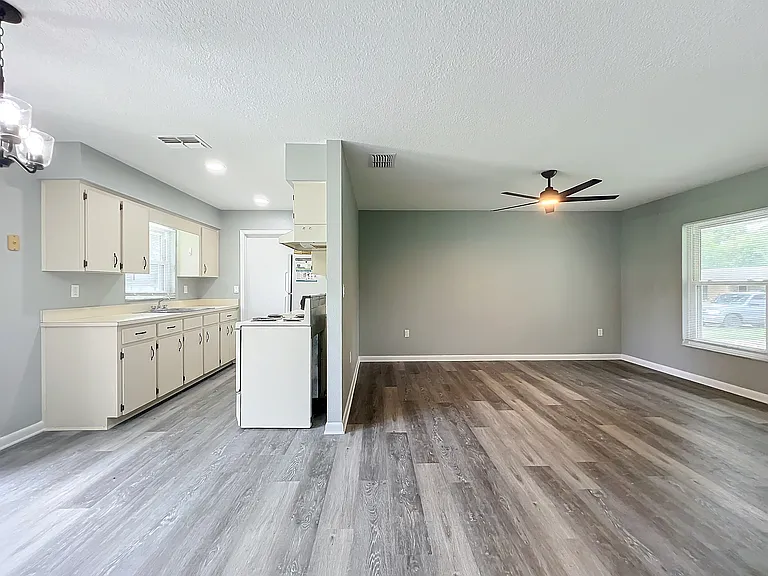 4081 Glisson Dr — Photo 6