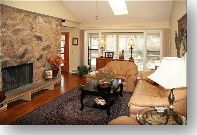 1109 Southlawn Ave — Photo 3