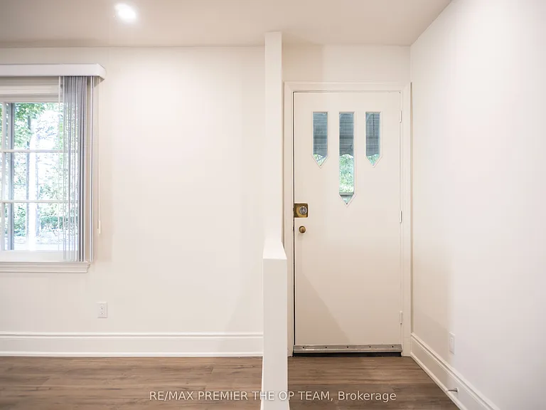148 Martin Grove Rd #UPPER — Photo 8