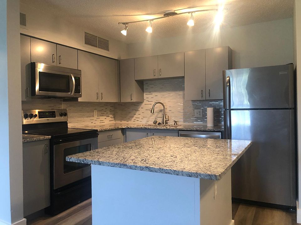 1st image of 320 Black Oak Ct
