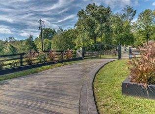 3045 Dyer Rd, Hurricane Mills, TN 37078