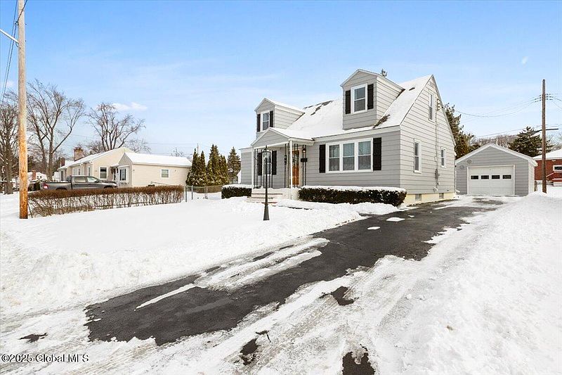 3rd image of 92 Lakeview Avenue