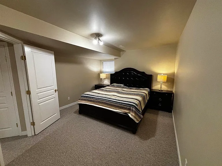 1605 Salal Cres — Photo 24