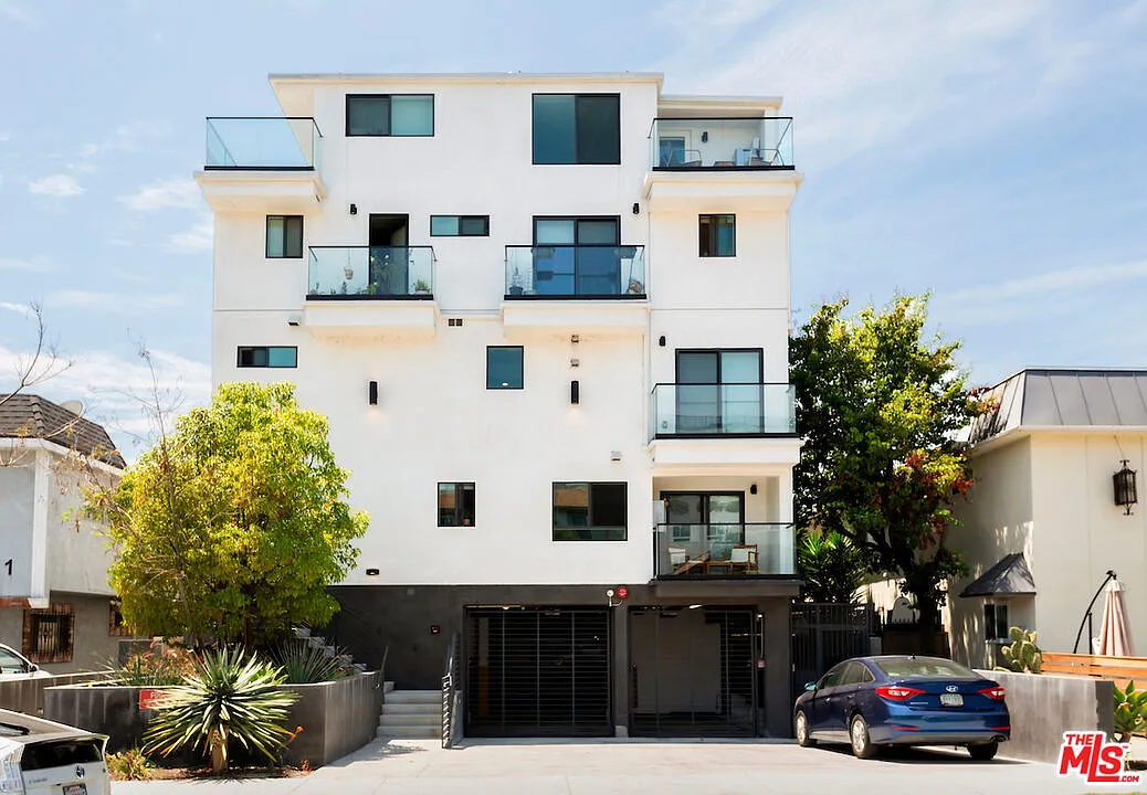 1 bed, 1.0 bath, 850 sqft, $2,995 — Photo 2