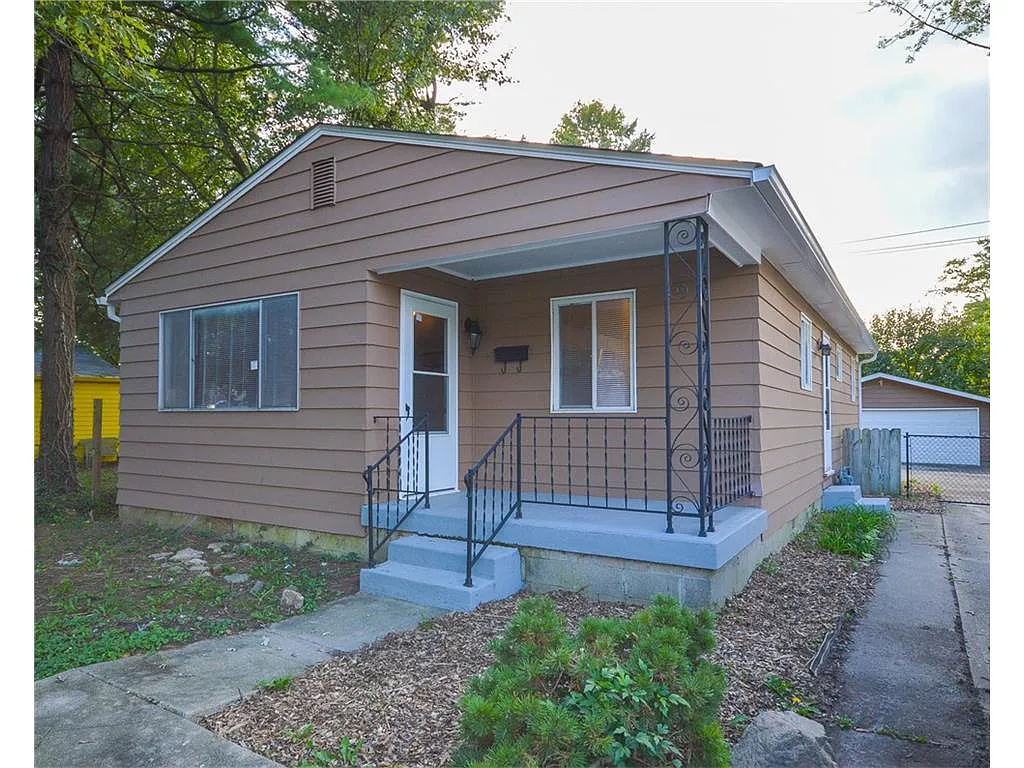 1814 N Riley Ave photo 1