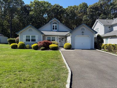25 Huntingdale Way, Middle Island, NY, 11953
