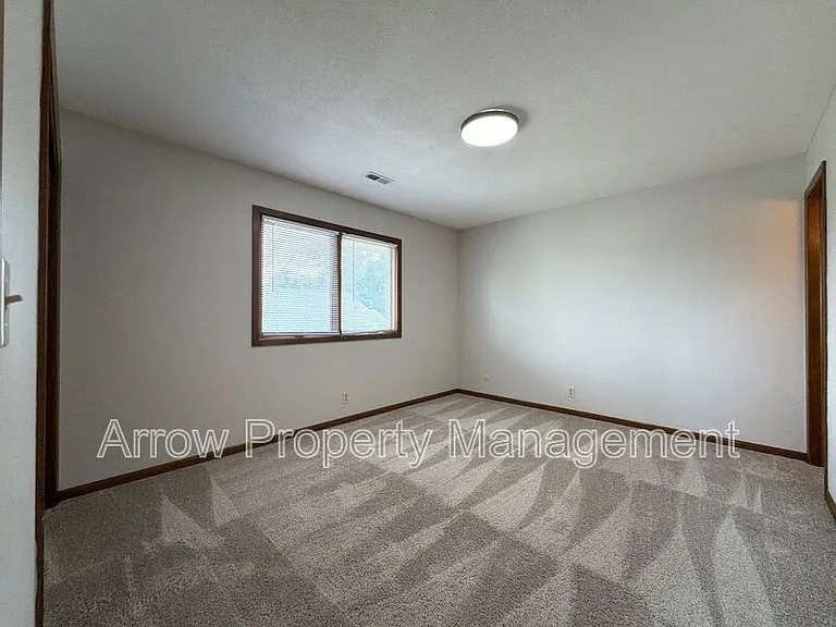 3831 S 46th St #11 — Photo 11