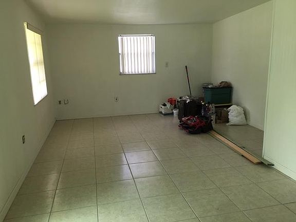 4th image of 5202 Hill Dr