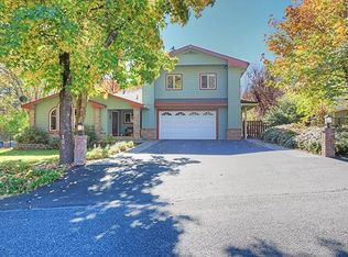 155 NW Woodbrook Dr, Grants Pass, OR 97526