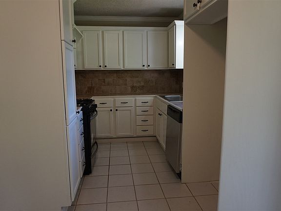 3rd image of 9265 Broun St