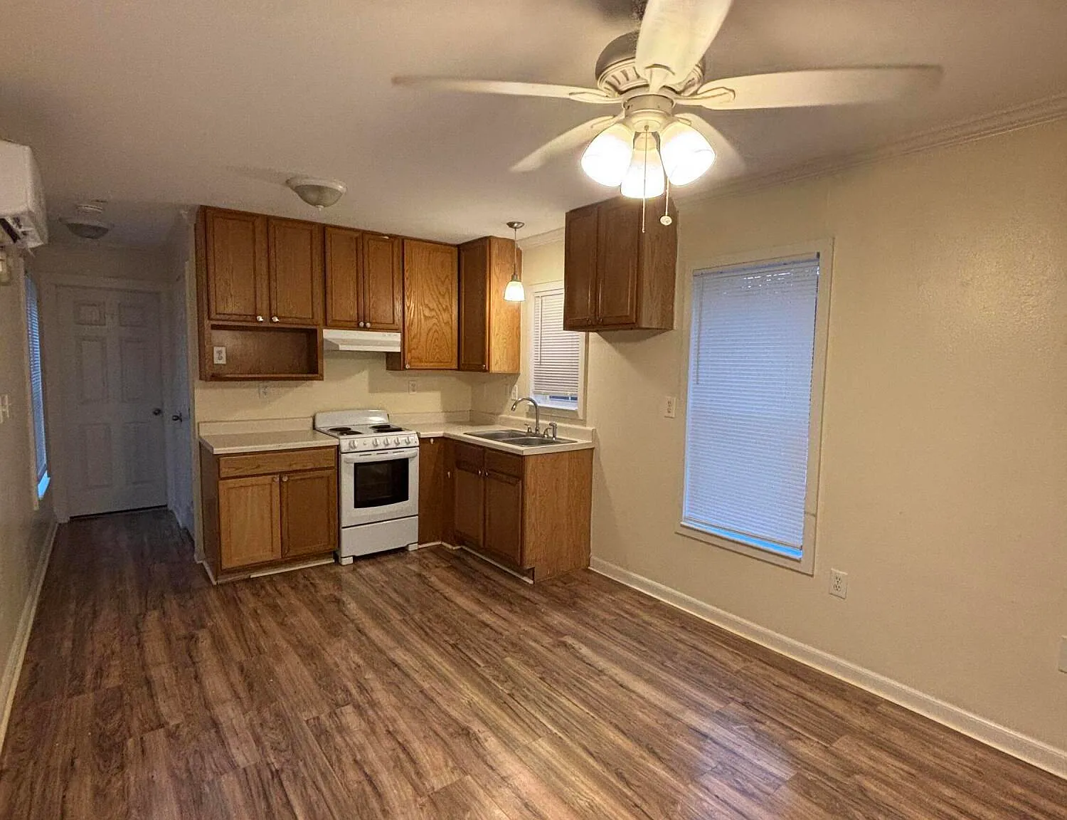 1 bed, 1.0 bath, 432 sqft, $995 — Photo 3