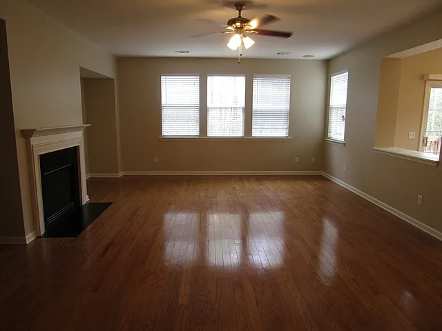 406 Howell Xing — Photo 3