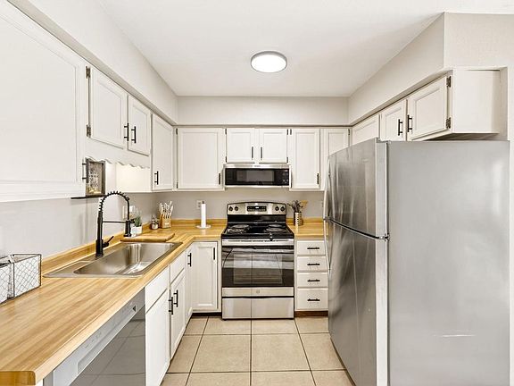 5th image of 1403 8th Street