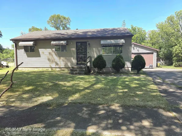 1422 Chatham Dr, Saginaw, MI 48601