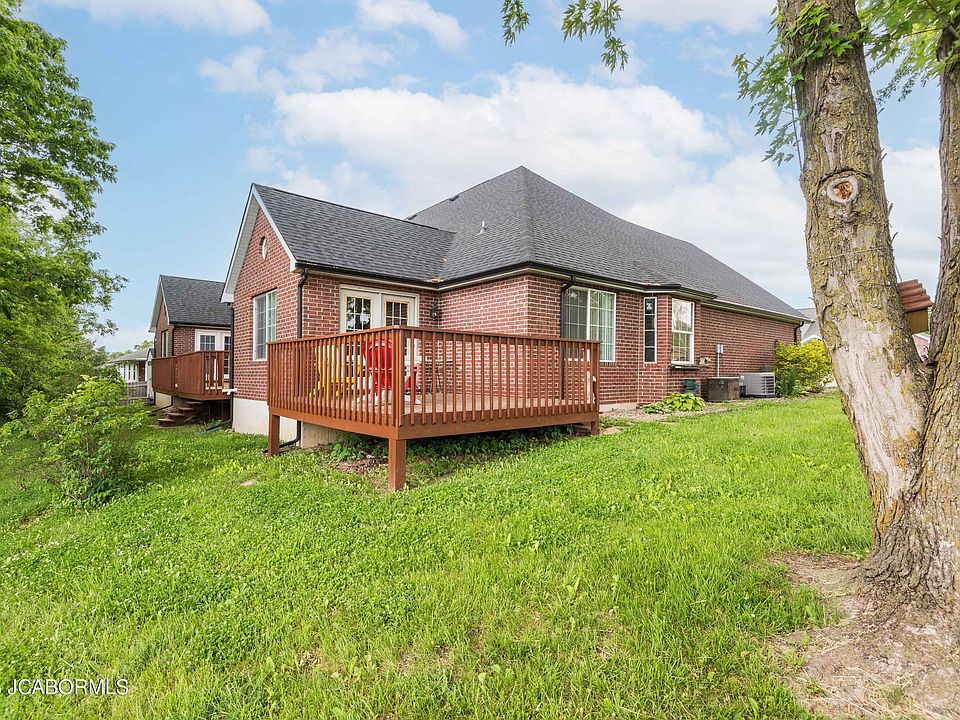 2nd image of 1809 Devonshire Cir