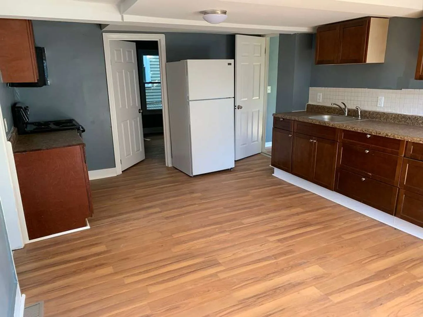 1494 Iranistan Avenue — Photo 3
