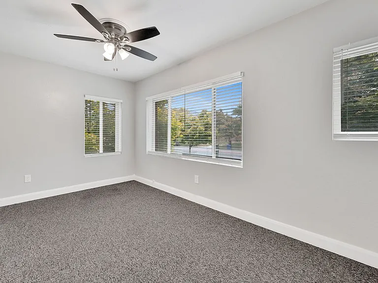 Jefferson Avenue Apartments — Photo 36