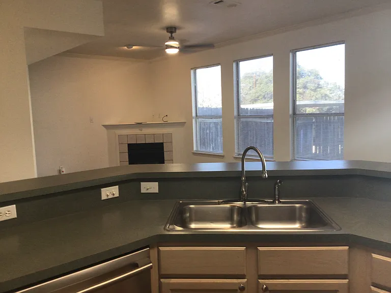 2913 Whisper Oaks Ln #A — Photo 15