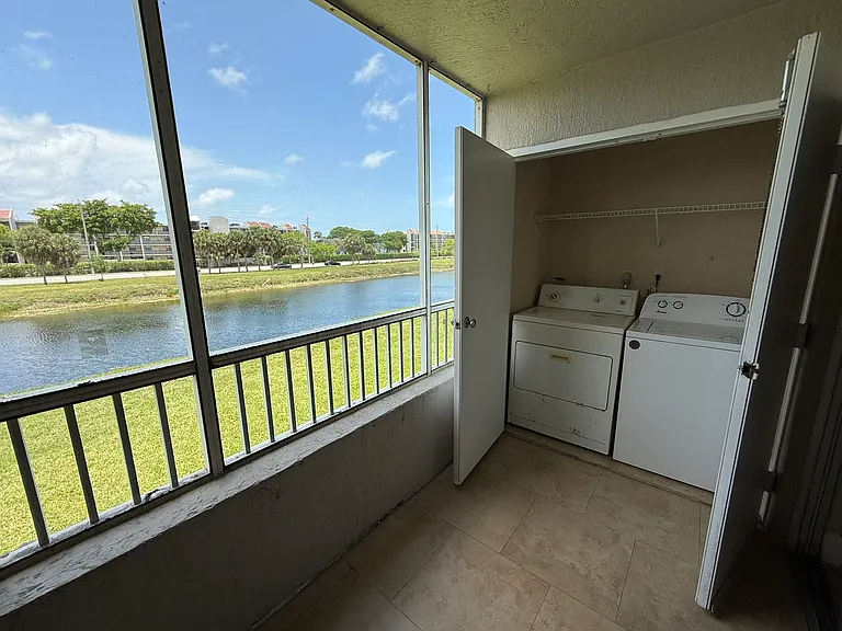 2820 N Oakland Forest Dr #307-1 — Photo 3
