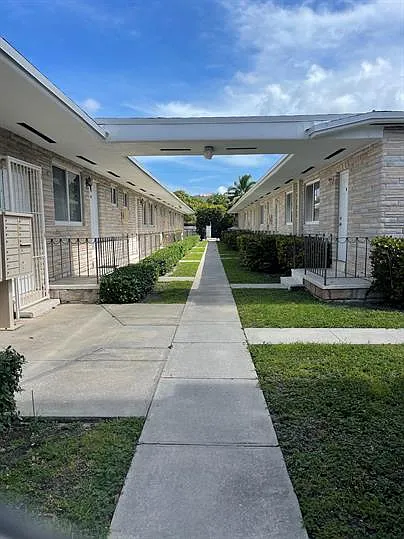 901 SW 8th Ave #8