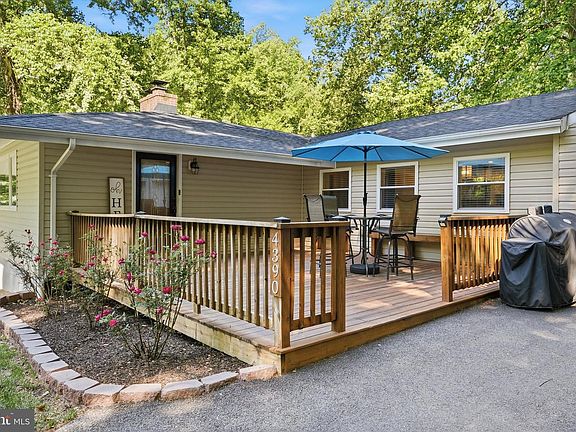 4th image of 4390 Woodview Ln