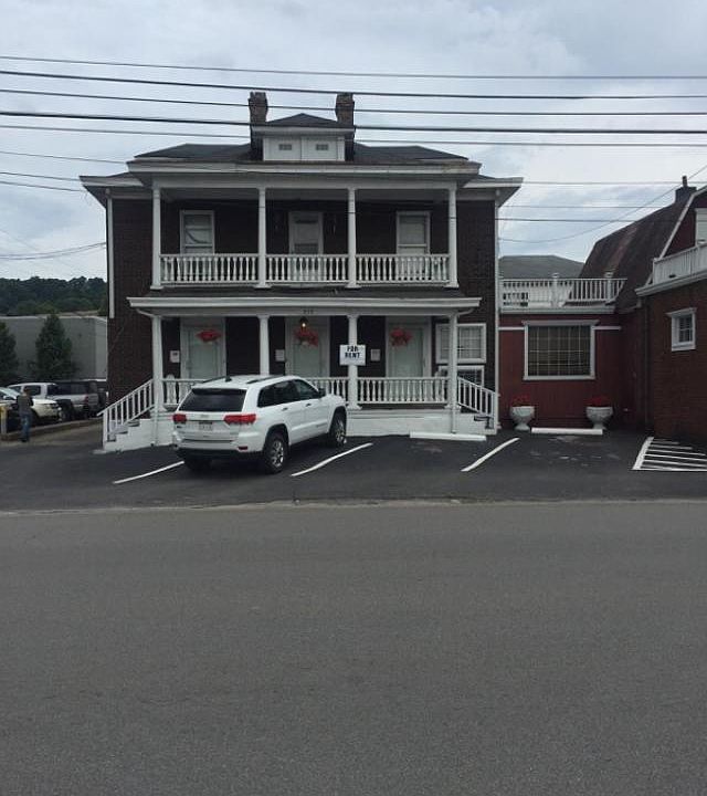 1st image of 212 Lee St W #A