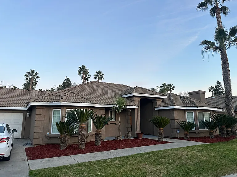 1537 Deborah Ln — Photo 2