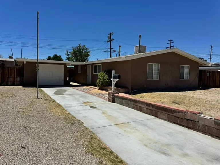 44733 Foxton Ave — Photo 1